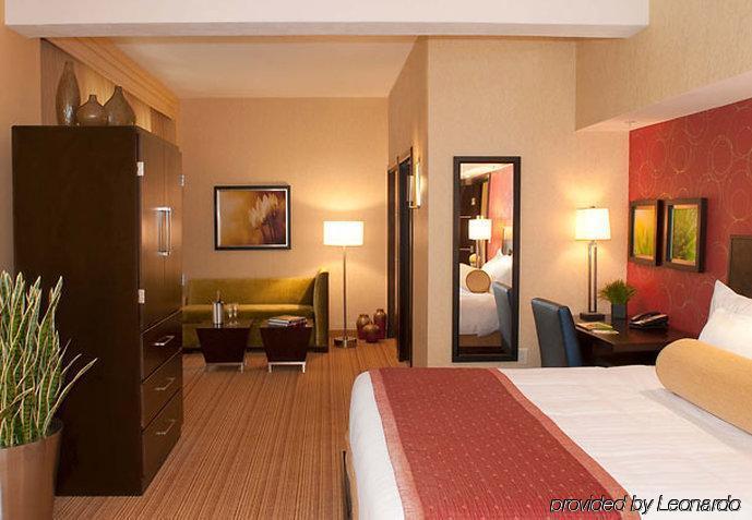 Courtyard By Marriott Tulsa Downtown Hotel Екстериор снимка